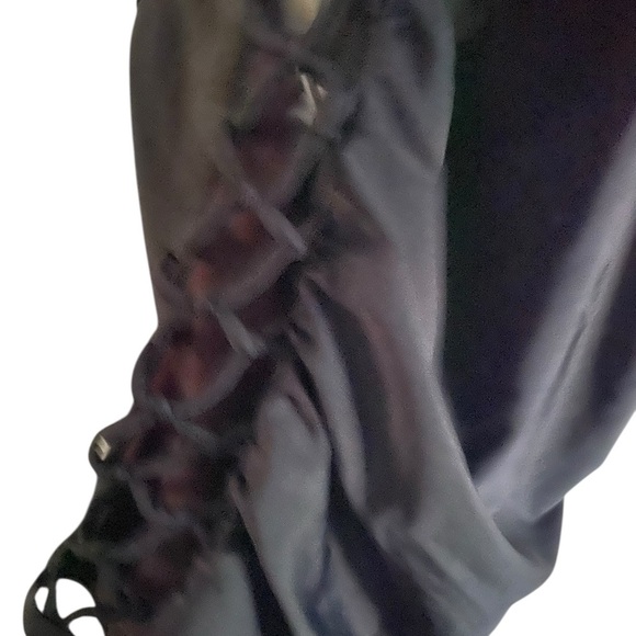 Chic Black Ruched - Picture 4 of 4